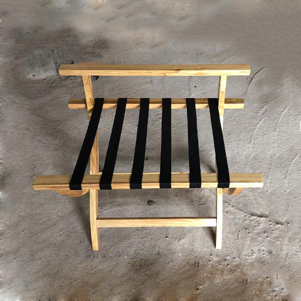 Hình ảnh kệ gỗ nâu nhật đựng hành lý