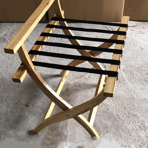 Hình ảnh kệ gỗ nâu nhật đựng hành lý