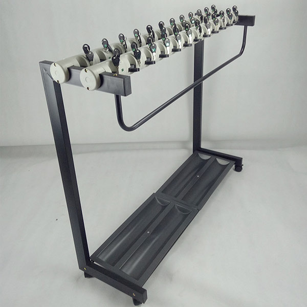 Hình ảnh kệ để dù có ổ khóa chụp tại kho hàng Hành Tinh Xanh