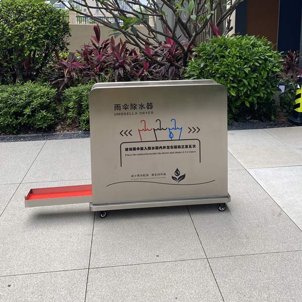 Hình ảnh thực tế của hộp lau nước cho ô dù cầm tay