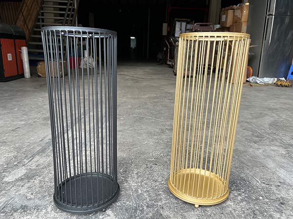 Sọt đựng bằng inox mạ vàng (màu vàng) và sọt đựng thép sơn tĩnh điện (màu đen)