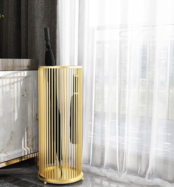 Sọt để ô nổi bật dù đặt ở góc phòng