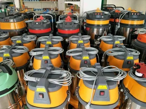 Máy hút bụi công nghiệp tại showrom Hành Tinh Xanh