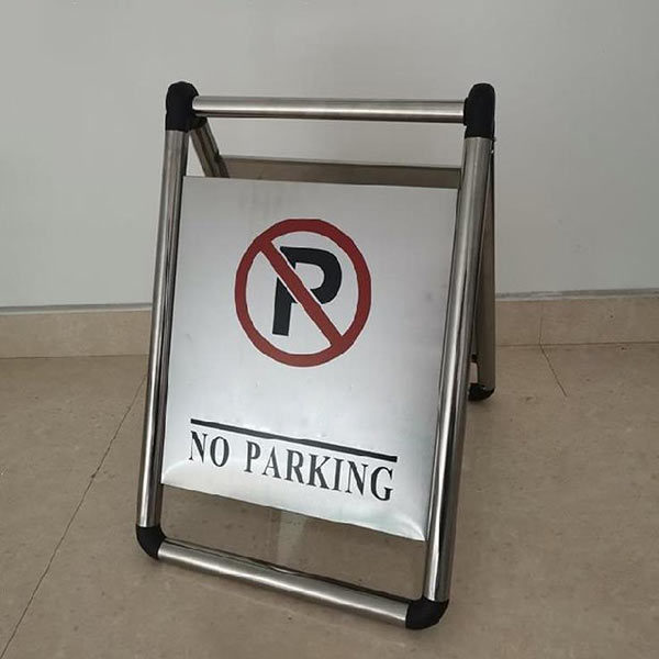 In thông điệp biển báo cấm đỗ xe 