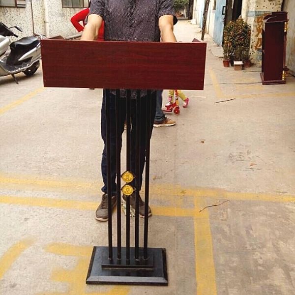 Chiều cao vừa phải giúp người đứng thuyết trình thoải mái hơn