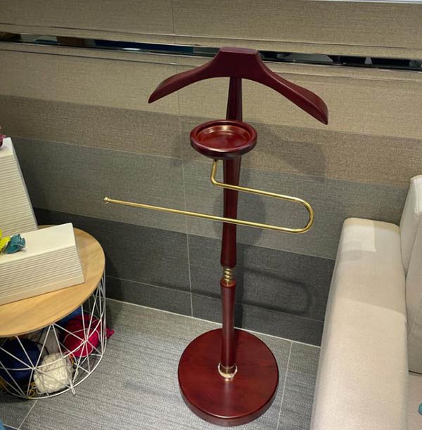 Ảnh thật giá treo áo vest bằng gỗ