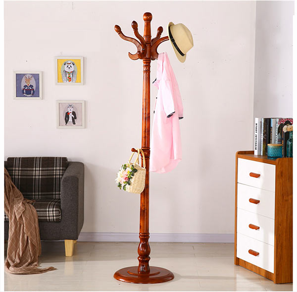 Cây treo đồ tông màu nâu vàng