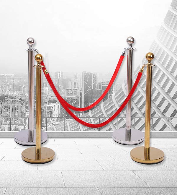 Cột chắn phân làn dây nhung trùng