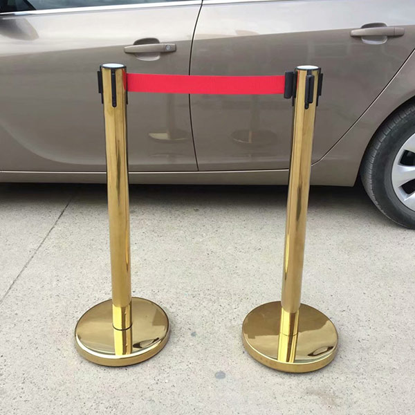 Hình ảnh thật cột chắn dây kéo mạ vàng