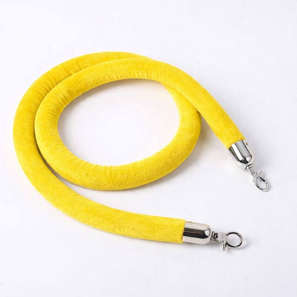 Hành Tinh Xanh có sẵn phụ kiện dây nhung màu vàng dùng cho cột chắn sự kiện