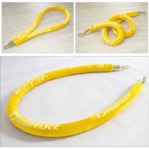 Có thể in logo lên bề mặt dây nhung của cột chắn inox