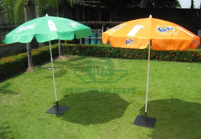 Giá dù quảng cáo ngoài trời hiện nay