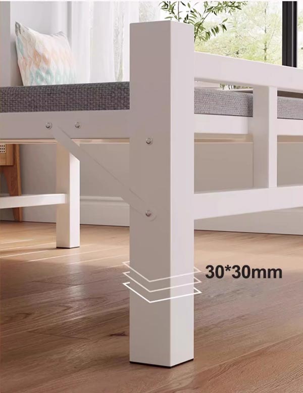 Chân giường không đi kèm bánh xe và vô cùng chắc chắn