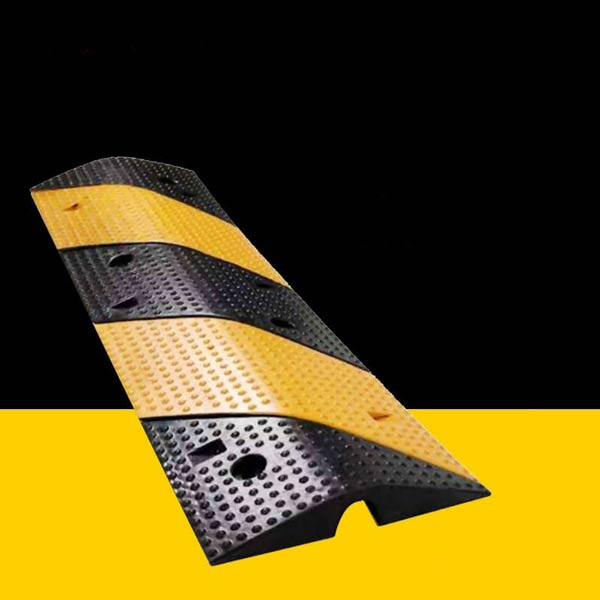 Gờ giảm tốc có rãnh đi cáp vừa giúp bảo vệ dây cáp điện lại giúp phương tiện giảm tốc độ