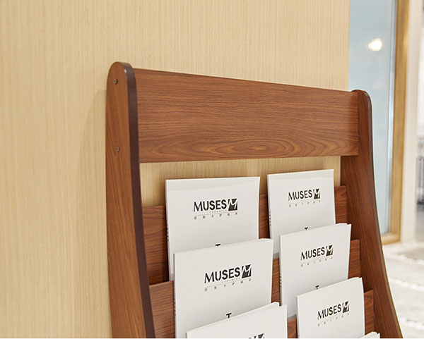 Đầu kệ tạp chí có thể gắn logo thương hiệu