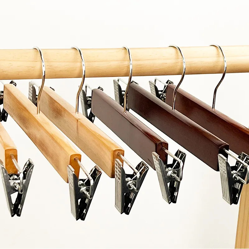 Móc kẹp gỗ quần áo sử dụng dễ dàng