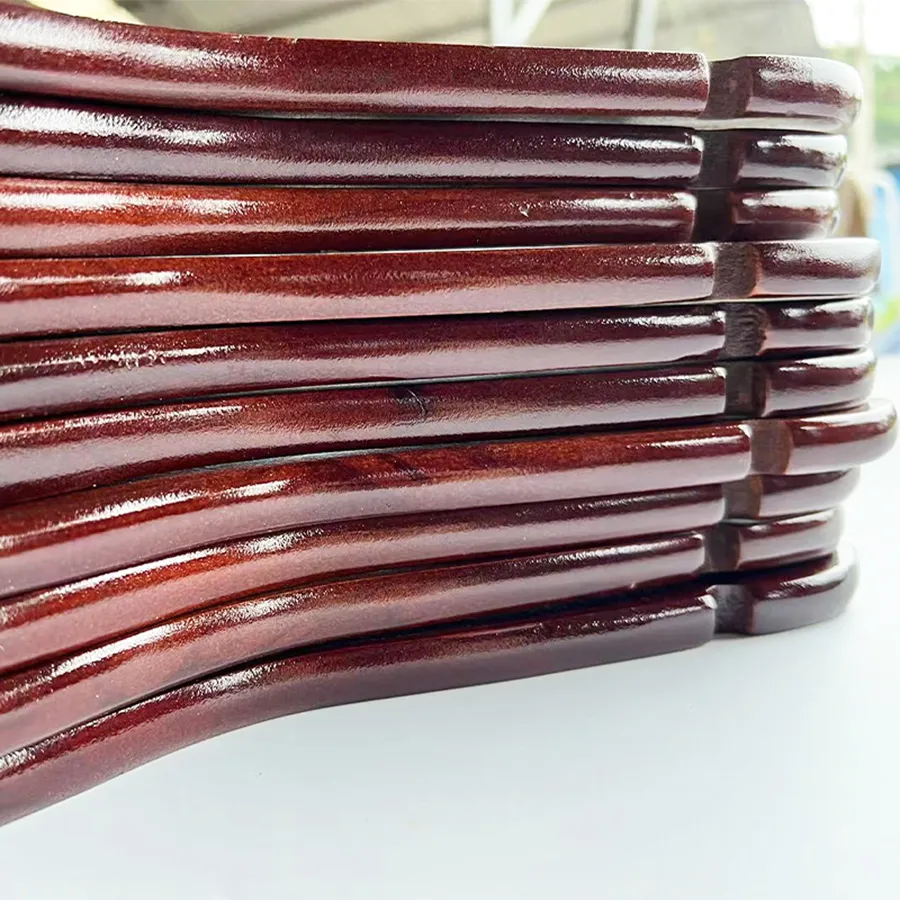Móc treo quần áo màu nâu sậm đẹp