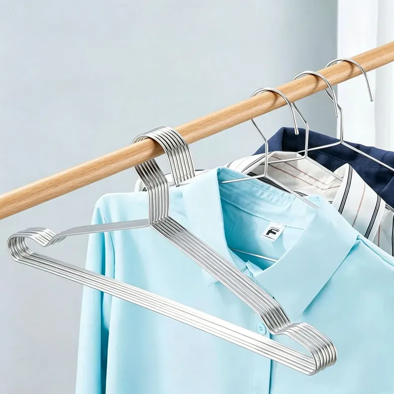Móc treo tròn dễ treo lên dây phơi quần áo