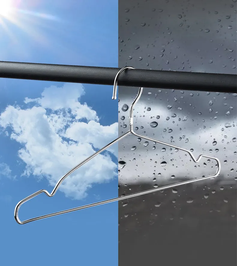 Chất liệu inox giúp móc treo quần áo bền bỉ dưới thời tiết