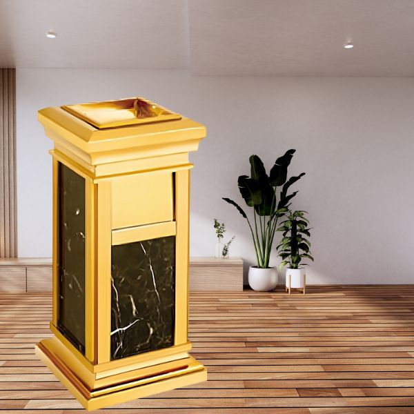 Thùng rác đá hoa cương màu đen, khung inox vàng vô cùng sang trọng.