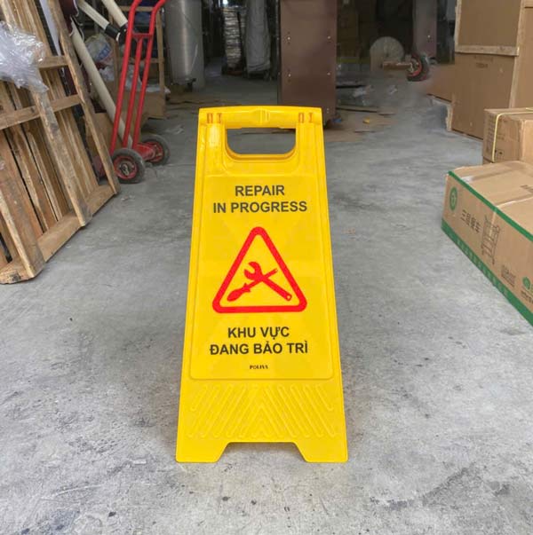 Biển báo chữ A cảnh báo khu vực đang bảo trì