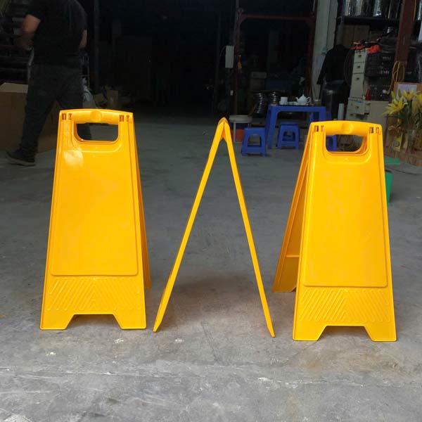 Biển báo chữ A khi chưa in thông tin của Hành Tinh Xanh