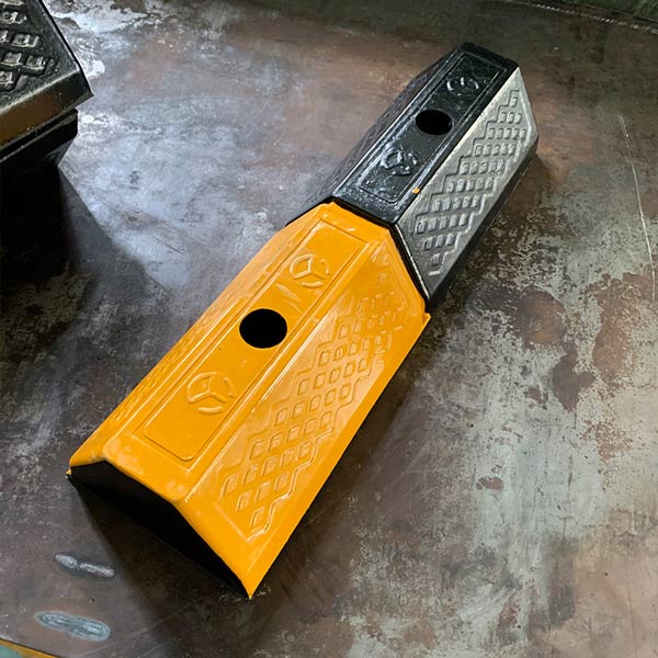 Cục chèn bánh xe 50cm dễ lắp đặt và di chuyển