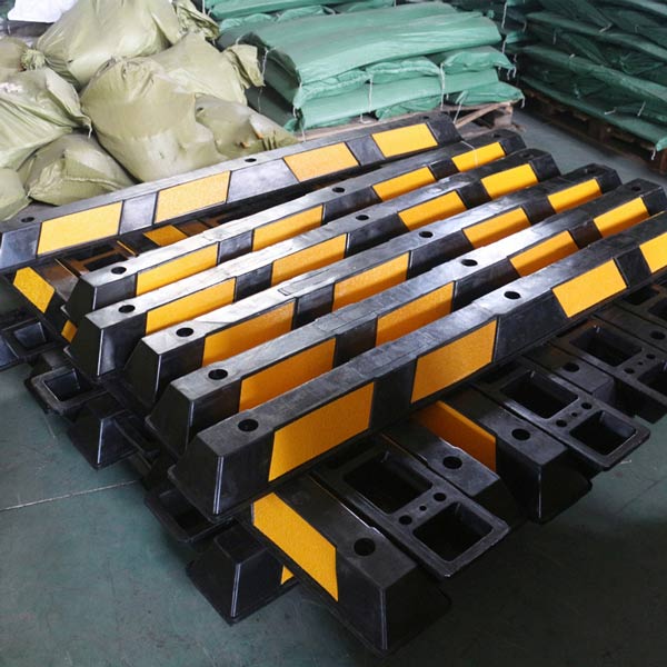 Hành Tinh Xanh có sẵn cục chặn - thanh định vị vị trí đỗ xe