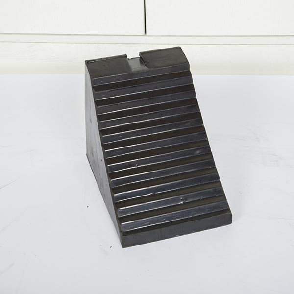 Thiết kế mặt trước cục canh bánh xe