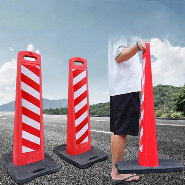 Cọc giao thông dạng tấm linh hoạt khi di chuyển với trọng lượng nhẹ