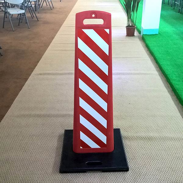 Hình ảnh lắp đặt tấm cảnh báo đứng giao thông tại kho Hành Tinh Xanh