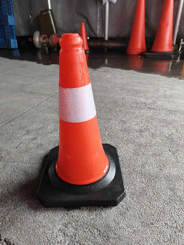 Hình ảnh cọc giao thông phản quang nhựa PE