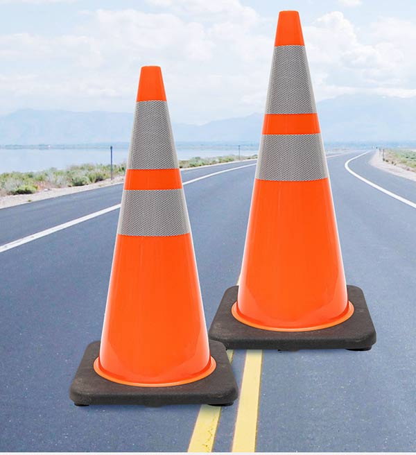 Cọc tiêu giao thông hình chóp nón đế đen