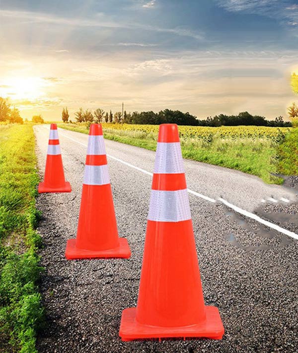 Cọc tiêu giao thông bằng nhựa dẻo hình nón chóp