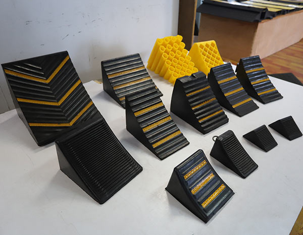 Hành Tinh Xanh và vô số các mẫu cục chặn bánh xe