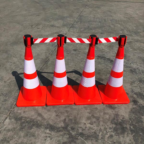 Dễ dàng liên kết các cọc tiêu chóp nón lại với nhau