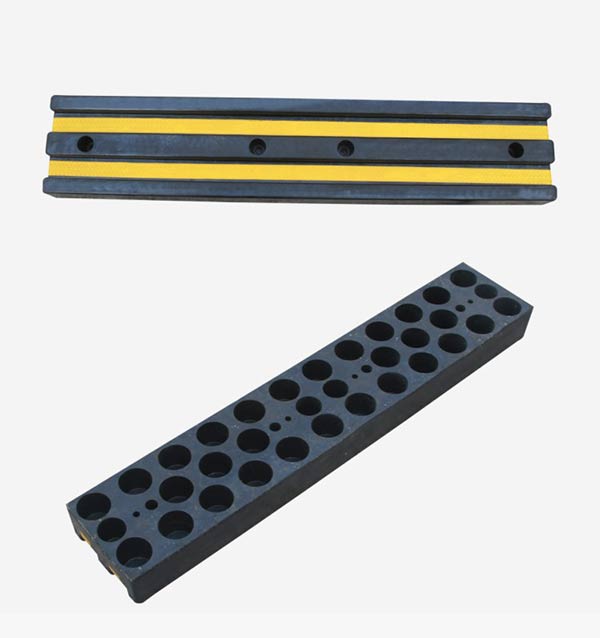 Cận cảnh mặt trước và sau của đệm cao su chống va bảo vệ tường