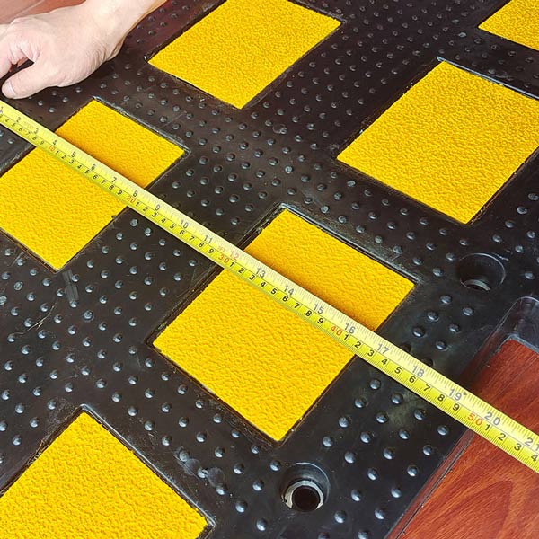 Kích thước chiều rộng của gờ giảm tốc lên tới 50cm