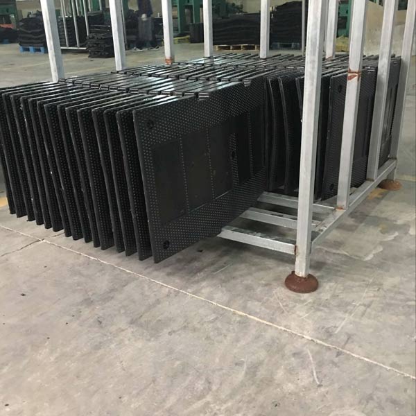 Miếng gờ giảm tốc độ khi chưa dán phản quang vàng