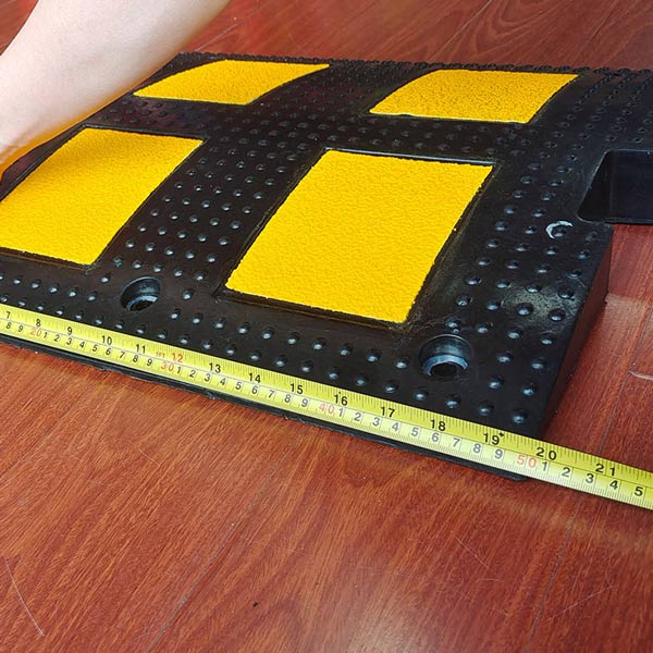 Kích thước chiều rộng gờ giảm tốc - 50cm