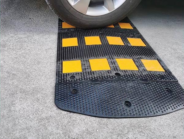 Gờ giảm tốc ô tô có khả năng chịu tải trọng lớn