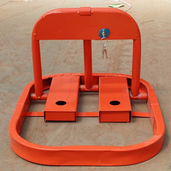 Hình ảnh sản phẩm khóa giữ chỗ đậu xe chụp ở kho Hành Tinh Xanh