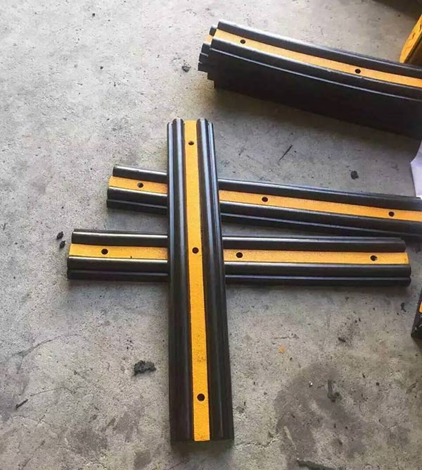 Hình ảnh len tường cao su do Hành Tinh Xanh bán