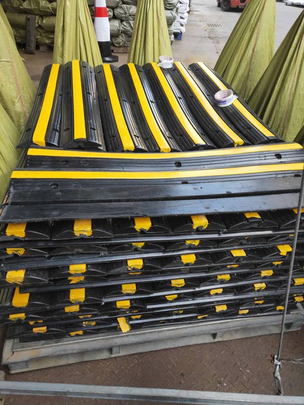 Tổng kho bán len tường - thanh cao su giảm lực va đập