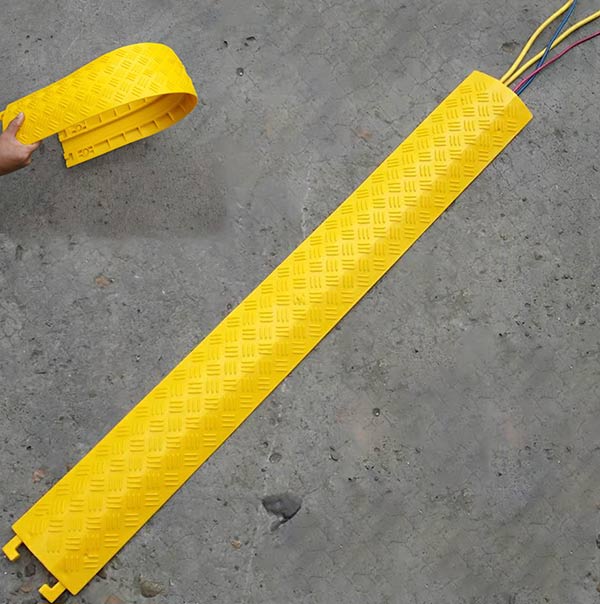 Liên hệ Hành Tinh Xanh để mua tấm nhựa có rãnh bảo vệ dây cáp