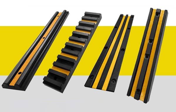 Các thanh đệm cao su được lắp đặt tại các không gian dễ va chạm