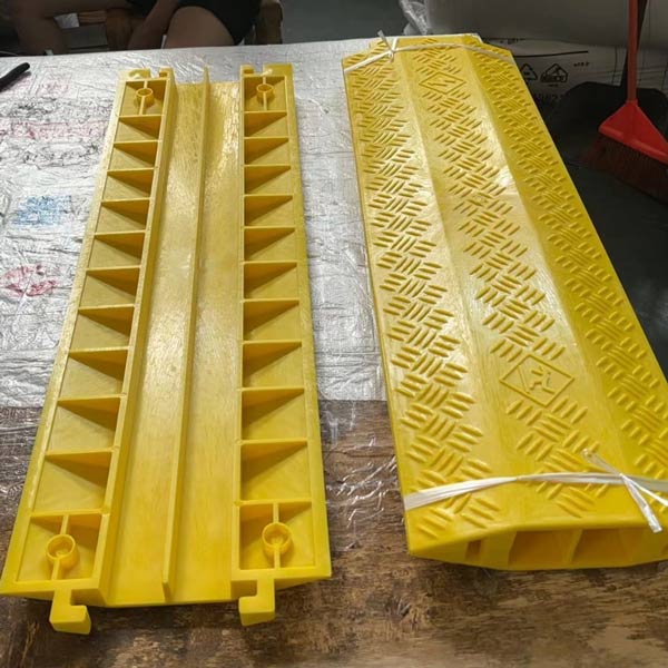 Hình ảnh thực tế thanh nhựa bảo vệ dây cáp điện