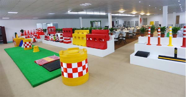 Showroom trưng bày thiết bị giao thông của Hành Tinh Xanh