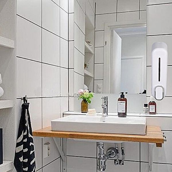 Hình ảnh thực tế bình đựng nước rửa tay Interhasa