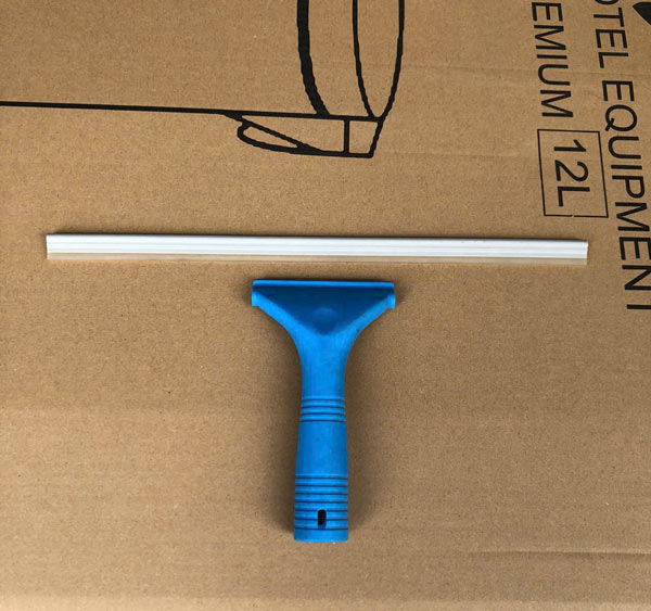 Bộ tay gạt kính 35cm bằng nhựa chụp tại kho Hành Tinh Xanh